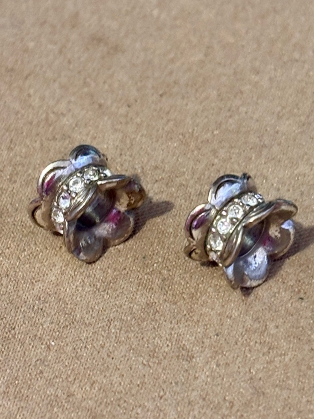 Two Brighton Scallop beads in silver Fluted edges Row of clear crystals Retired - Picture 4 of 5
